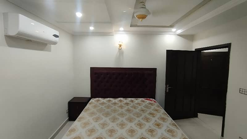 2 BED FULLY LUXURY FURNISH IDEAL LOCATION EXCELLENT FLAT FOR RENT IN BAHRIA TOWN LAHORE 9