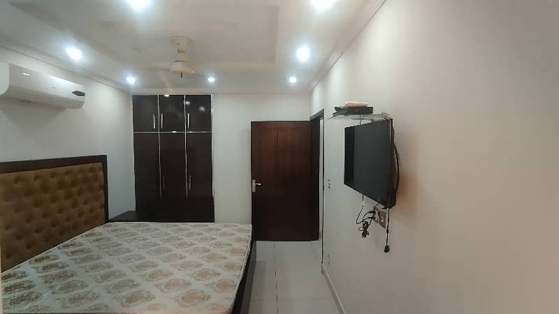 2 BED FULLY LUXURY FURNISH IDEAL LOCATION EXCELLENT FLAT FOR RENT IN BAHRIA TOWN LAHORE 15