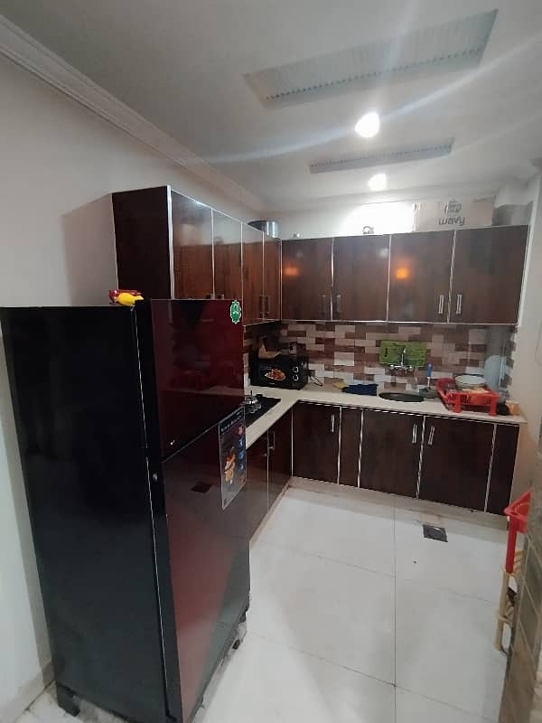 2 BED FULLY LUXURY FURNISH IDEAL LOCATION EXCELLENT FLAT FOR RENT IN BAHRIA TOWN LAHORE 4