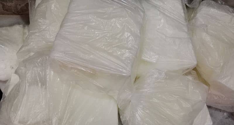 Pure Refined Paraffin wax at cheap prices. 4