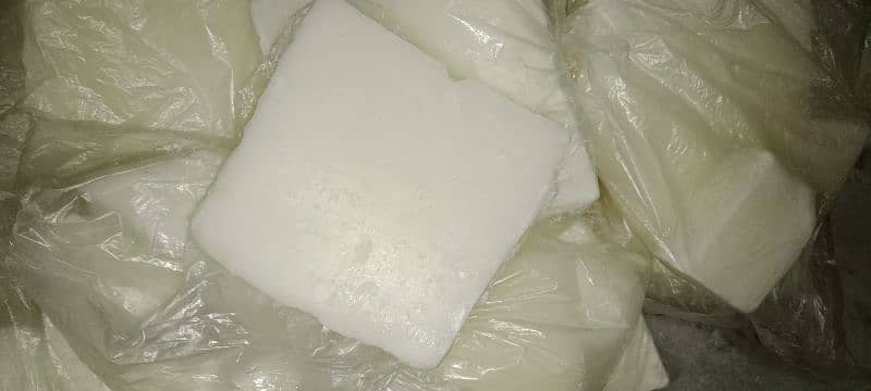 Pure Refined Paraffin wax at cheap prices. 5