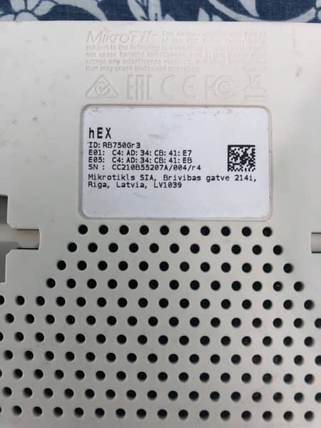 MIKROTIK RB 750 GR3 2