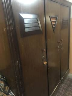 3 Doors Almari Urgently Sale