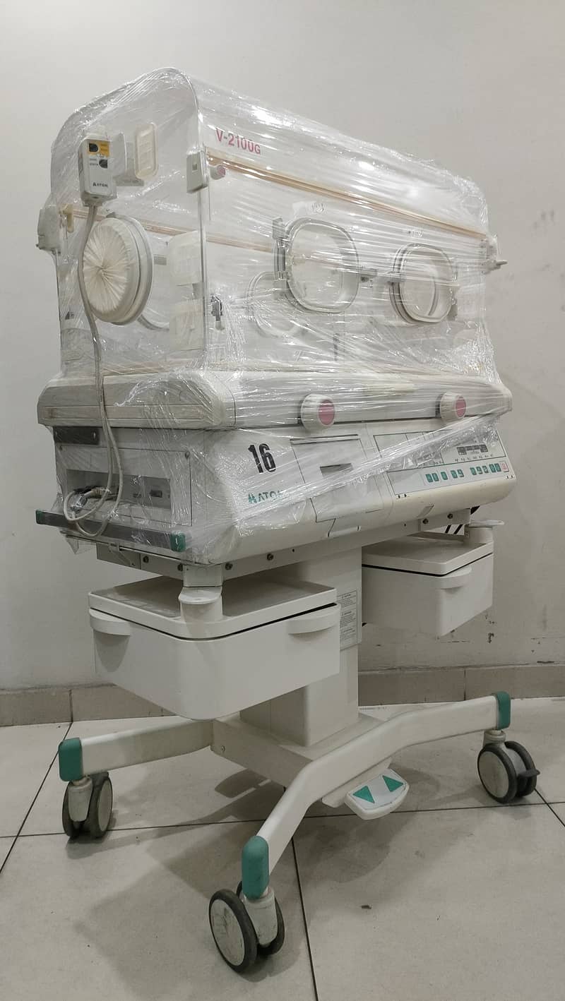 Imported/ Local Baby Incubator, Infant Baby Warmer, Resuscitation unit 11