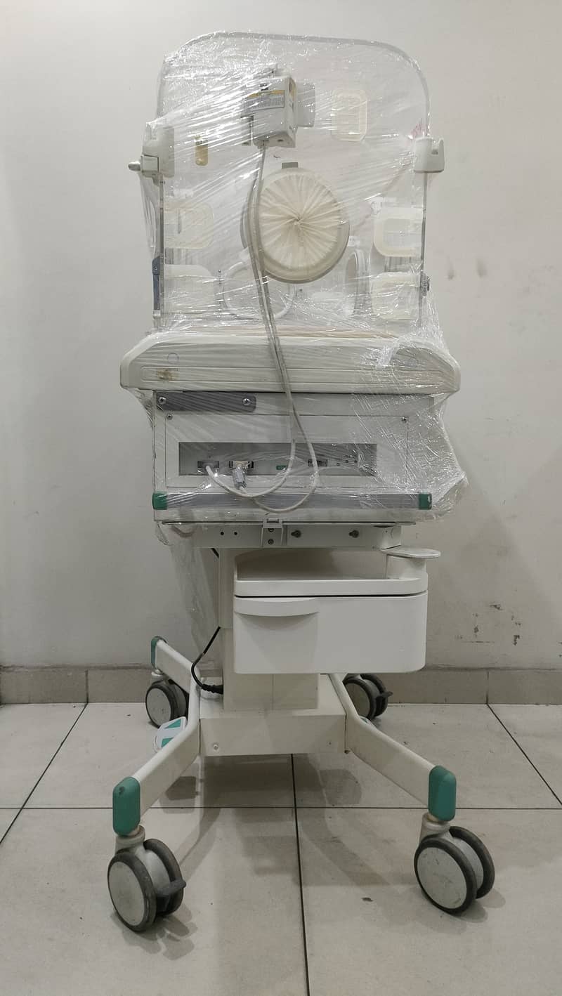 Imported/ Local Baby Incubator, Infant Baby Warmer, Resuscitation unit 9