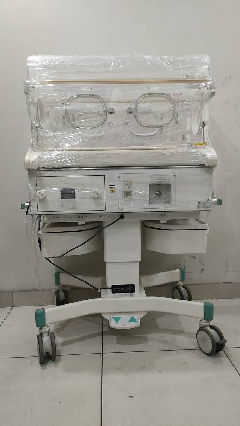 Imported/ Local Baby Incubator, Infant Baby Warmer, Resuscitation unit 7