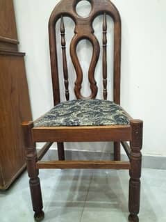 dining table with 6 chairs good condition