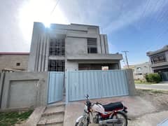 Grey Structure 10 Marla House Available In Central Park - Block A For sale