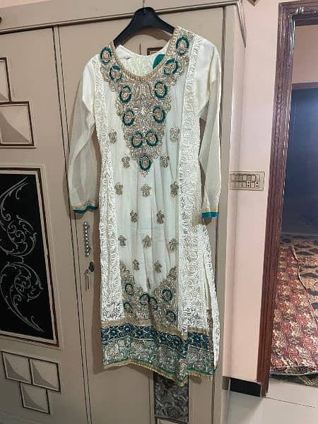 used party wear dresses 10/10 condition, kaam Kay kapray kaam kia hoye 1