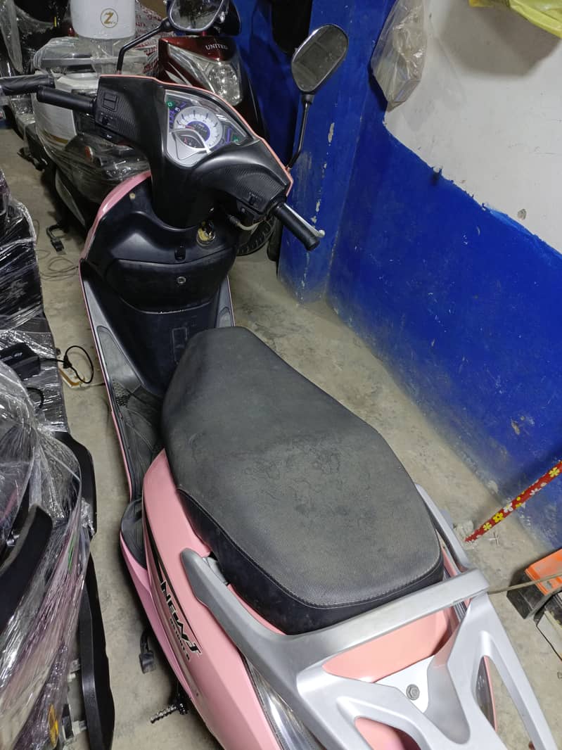 scooty available petrol 49cc 17