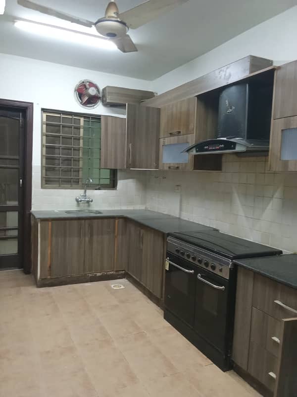 12 MARLA 4 BEDROOM APARTMENT AVAILABLE FOR RENT 2