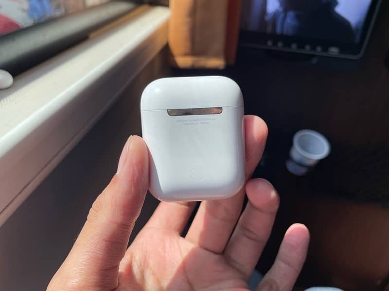 Apple AirPods - Wireless Charging Case (1st/2nd Generation) 0