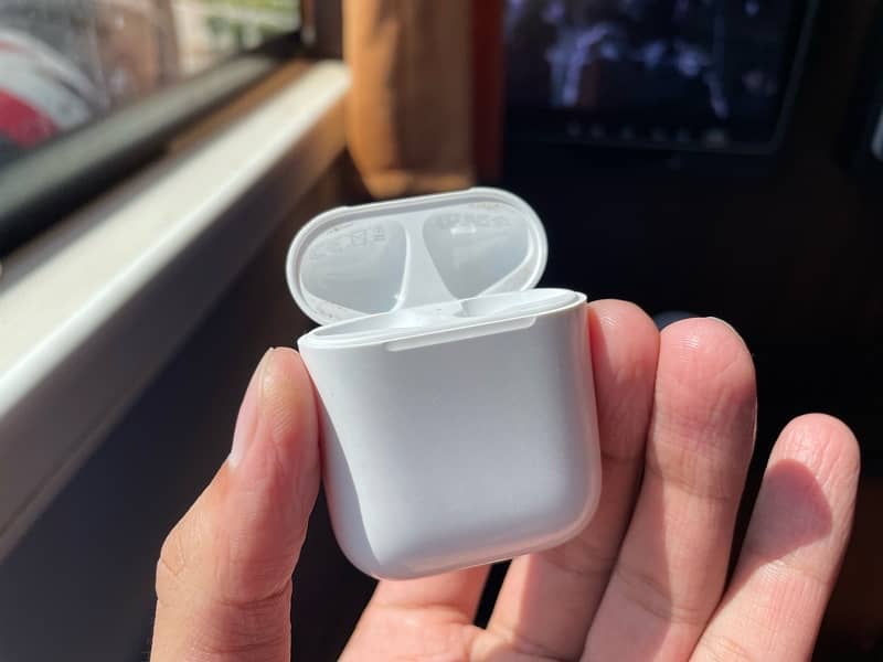 Apple AirPods - Wireless Charging Case (1st/2nd Generation) 1