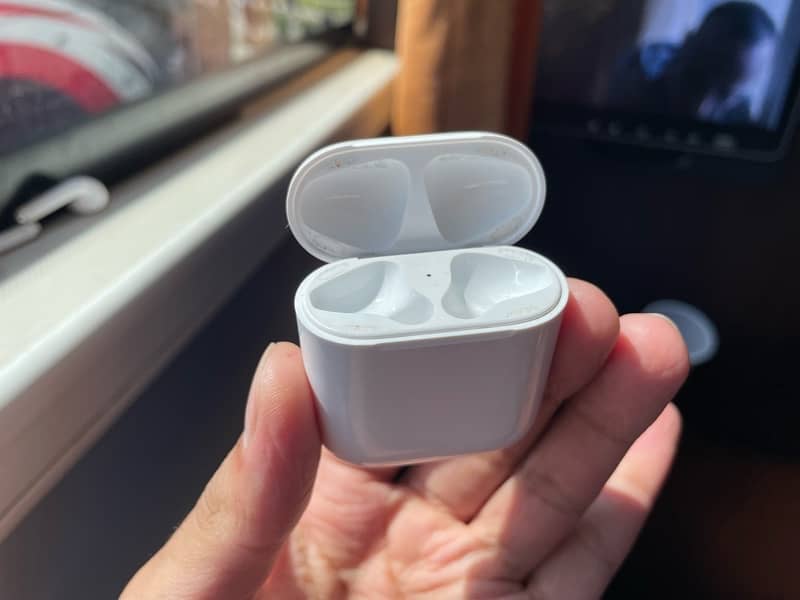 Apple AirPods - Wireless Charging Case (1st/2nd Generation) 2