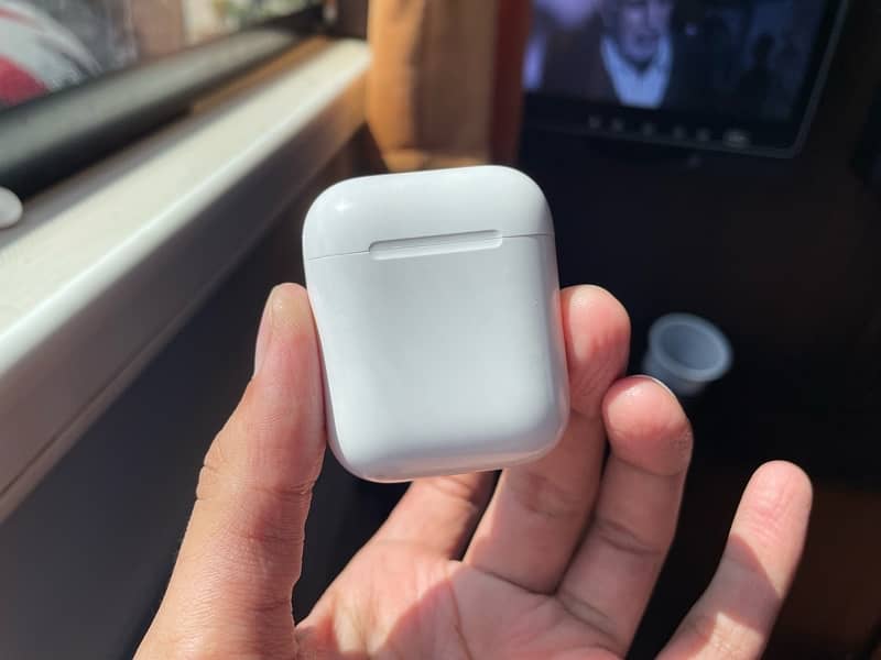 Apple AirPods - Wireless Charging Case (1st/2nd Generation) 3