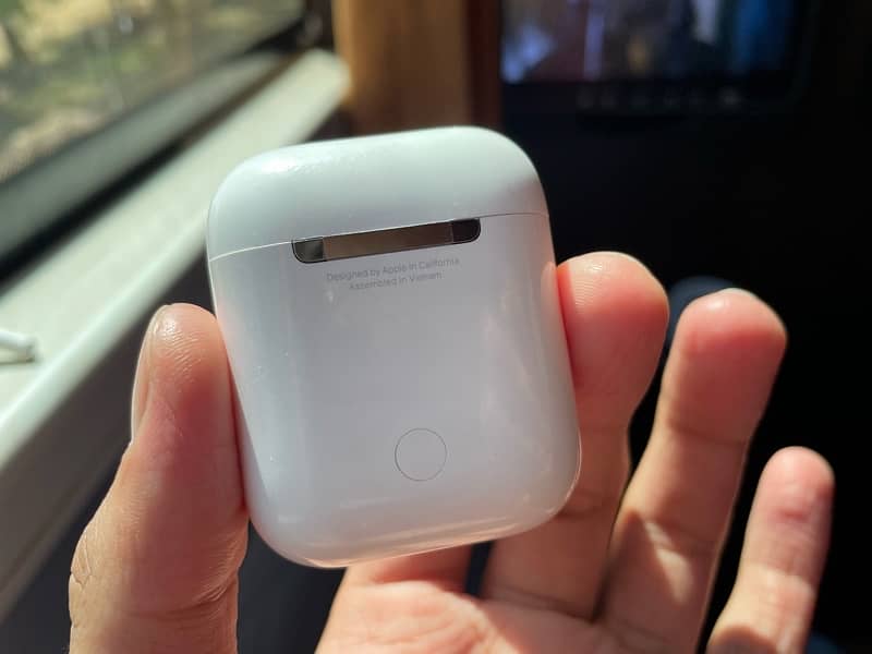 Apple AirPods - Wireless Charging Case (1st/2nd Generation) 5