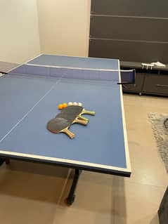 Slightly used almost new table tennis for sale with 4 rackets 5 balls