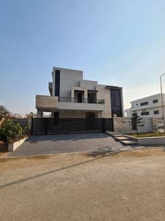 50x90 1 KANAL LUXURY HOUSE SOLID CONSTRUCTION AVAILABLE FOR SALE IN G-13