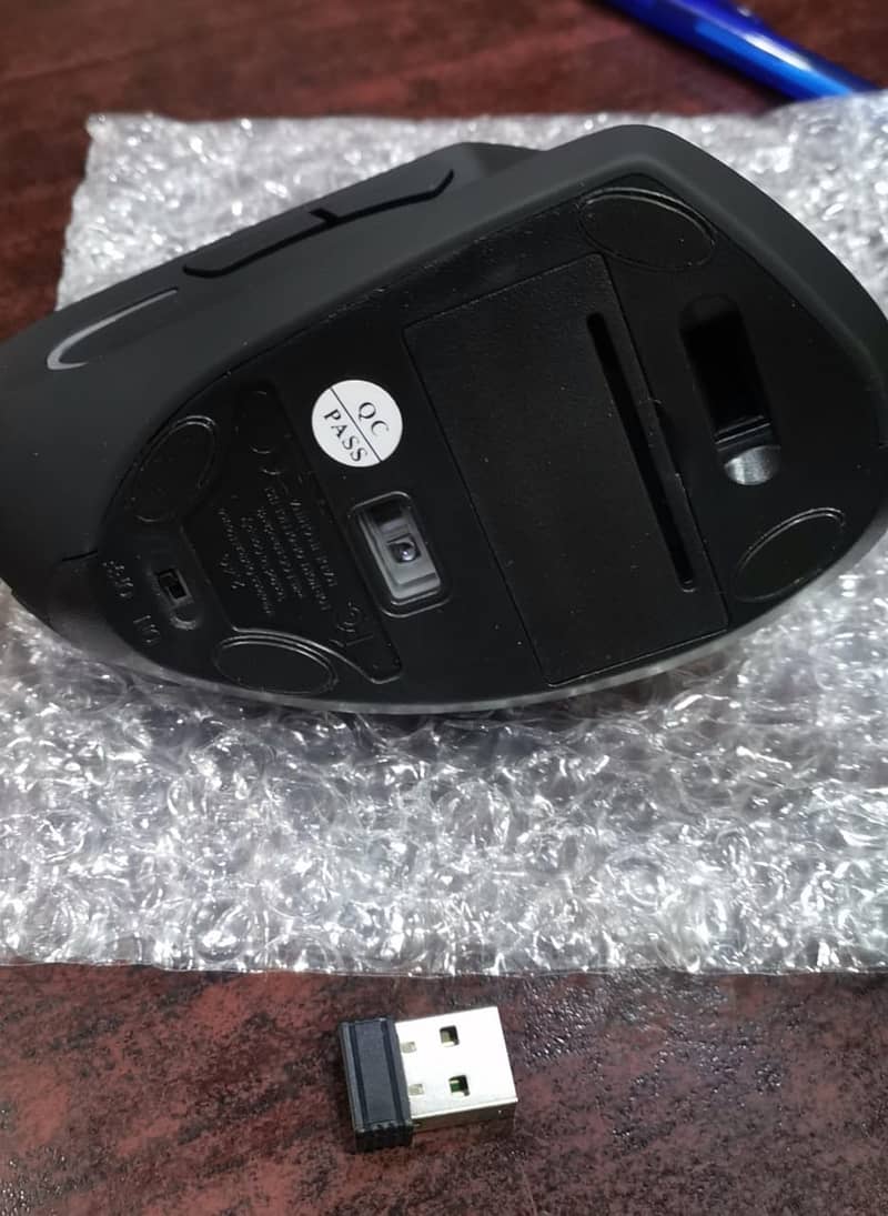 New Style / Model Mouse Ergonomic 2.4GHz Wireless Optical. 9