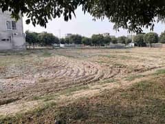 4MARLA CORNER PAID COMMERCIAL FACING HEAD OFFICE PLOT IS AVAILABLE FOR SALE IN C BLOCK BAHRIA ORACHARD LAHORE
