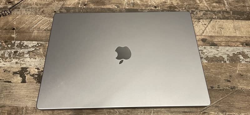 Macbook Pro 16 inch M2 Pro chip 0