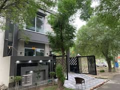 5 MARLA BEAUTIFULLY DESIGN HOUSE NEAR TO PARK IN BLOCK "P" IS AVAILABLE FOR SALE