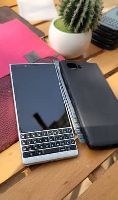 BlackBerry key 2 silver in good condition (NON APPROVED)