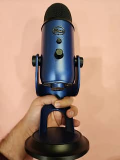 Blue Yeti Mic- with Stand