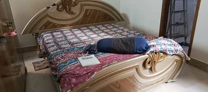 sale of good quality deco bed + almari + dressing used