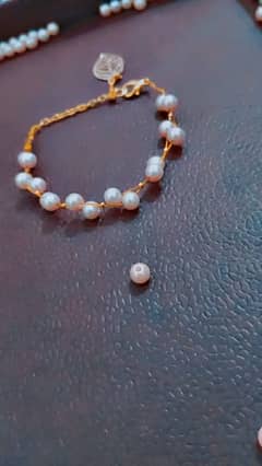 beautiful pearl bracelet