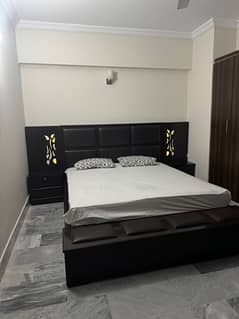 One room free in 2 bed furnished flat only for professionals