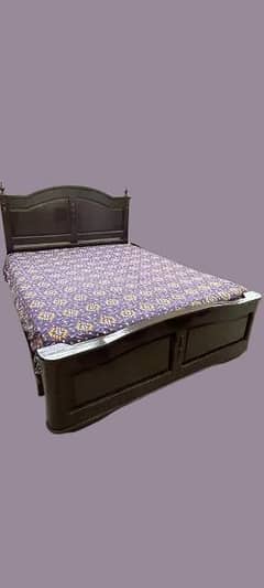 Elegant Walnut Wood Queen Bed