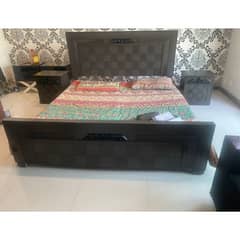 bed set with 2 side tables