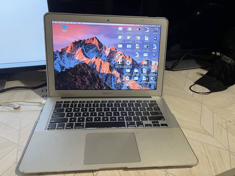 MacBook Air - with Original Charger 0