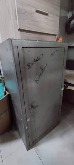 Heavy old Safe