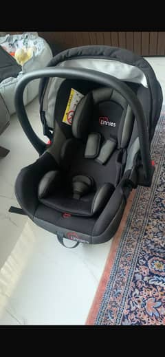 Tinnies carrycot and carseat
