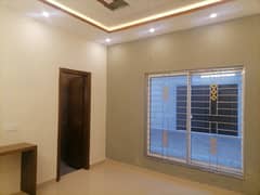 Sale The Ideally Located House For An Incredible Price Of Pkr Rs. 40000000/-