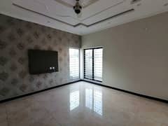 Prime Location 5 Marla House In Beautiful Location Of EME Society - Block D In Lahore