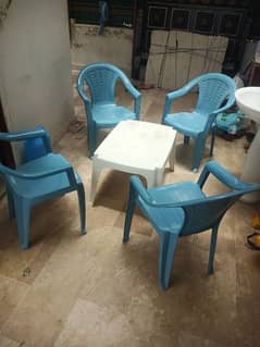 table + chair for sale