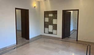 Your Ideal Corner 10 Marla House Has Just Become Available In Allama Iqbal Town - Ravi Block