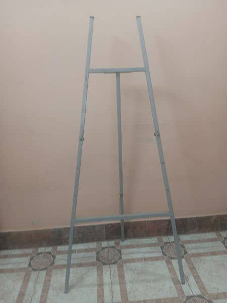 painting stand 0