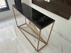 URGENT SALE ! Console New Table 10/10 Condition