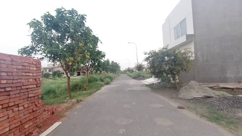 Corner 5 Marla Direct Plot Ideal Location For Sale In DHA 9 Town 4