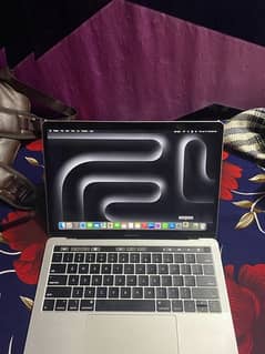 MACKBOOCK PRO 2017 with TOUCH BAR 13” Inches