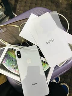 Iphone X 64gb Factory unlock Waterpack with box and cable