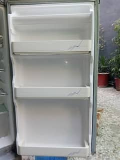 Dawlance fridge for sale near Chungi 22