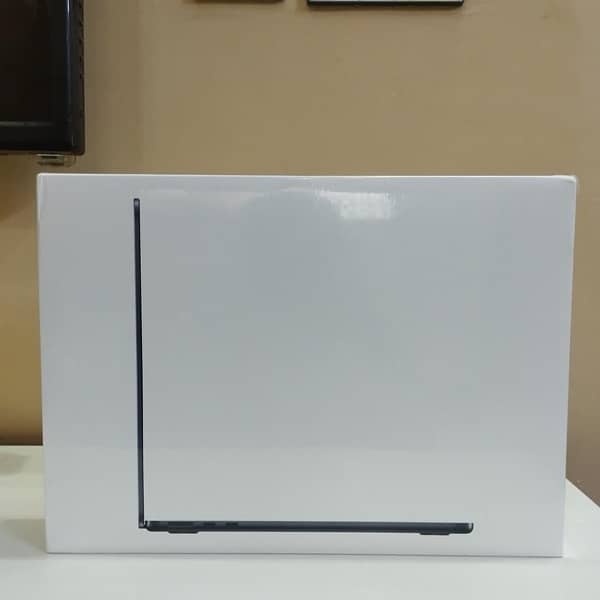 Apple Macbook Air 13 inch MLY33 model box pack non active 2