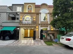 5 MARLA BRAND NEW BEATIFULL HOUSE FOR SALE IN AA BLOCK BAHRIA TOWN LAHORE