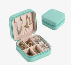 Portable jewelry organizer box