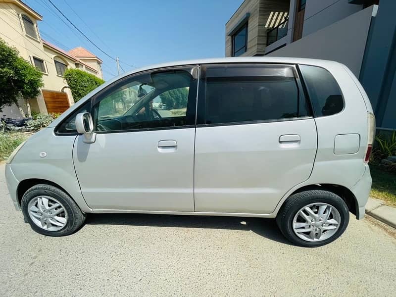 Suzuki MR Wagon 2004 3